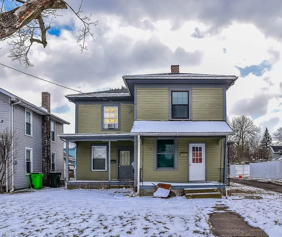831 Green Ave SW photo 1