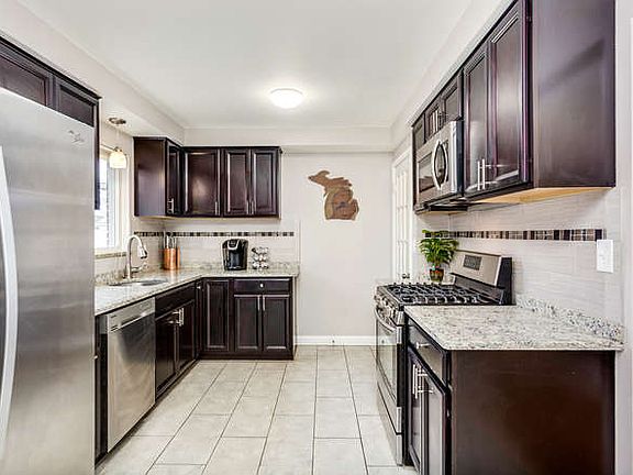 3rd image of 31019 Angeline Ct