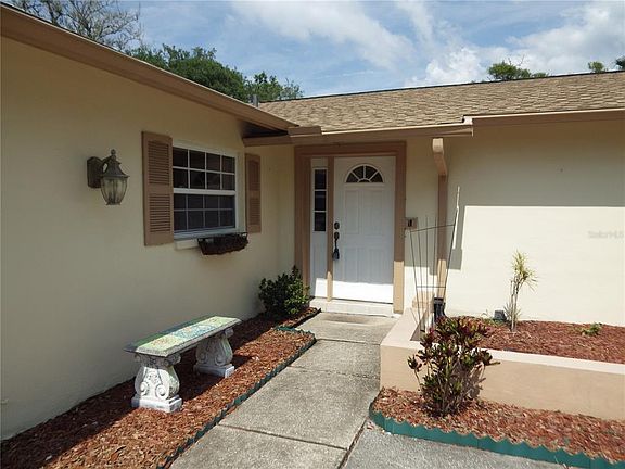 3rd image of 207 Lotus Dr