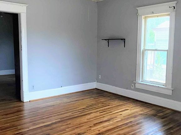 2nd image of 404 W 8th Ave