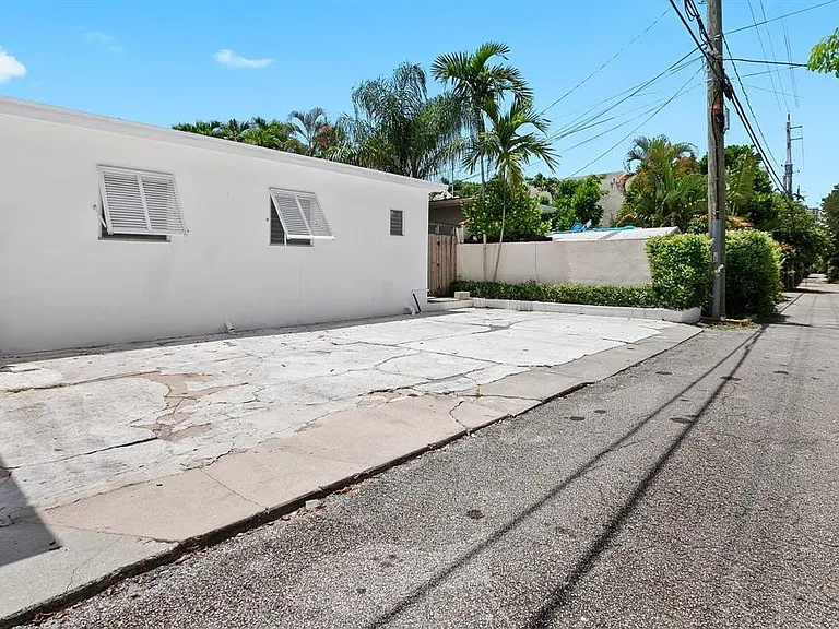 1315 SE 2nd St #REAR WEST — Photo 11