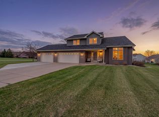 2061 W Higgins Hl, De Pere, WI 54115