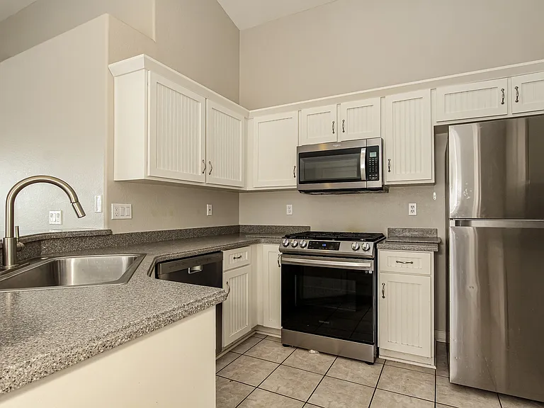 8645 W Paradise Dr — Photo 5