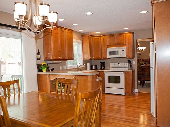 3rd image of 1606 NW Hickory Heights Dr