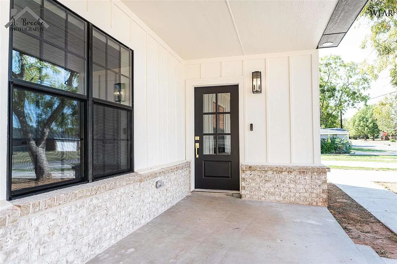 3 bed, 2.0 bath, 1754 sqft, $2,800 — Photo 3