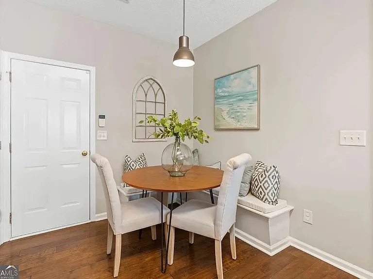 240 Regent Sq — Photo 7