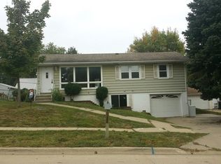 94 33rd Ave SW, Cedar Rapids, IA 52404