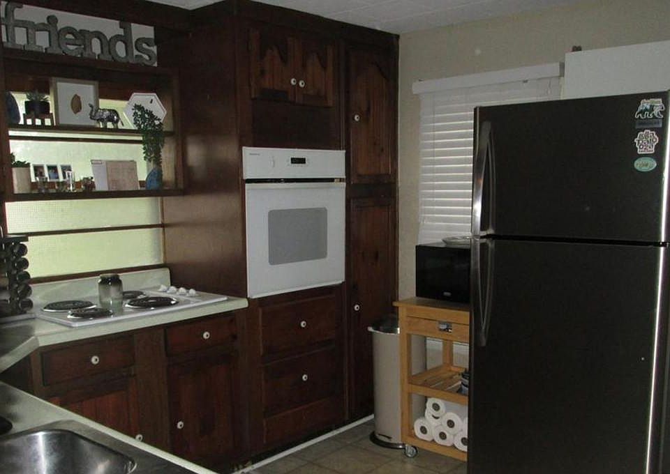 2nd image of 219 N Dicks St #1/2