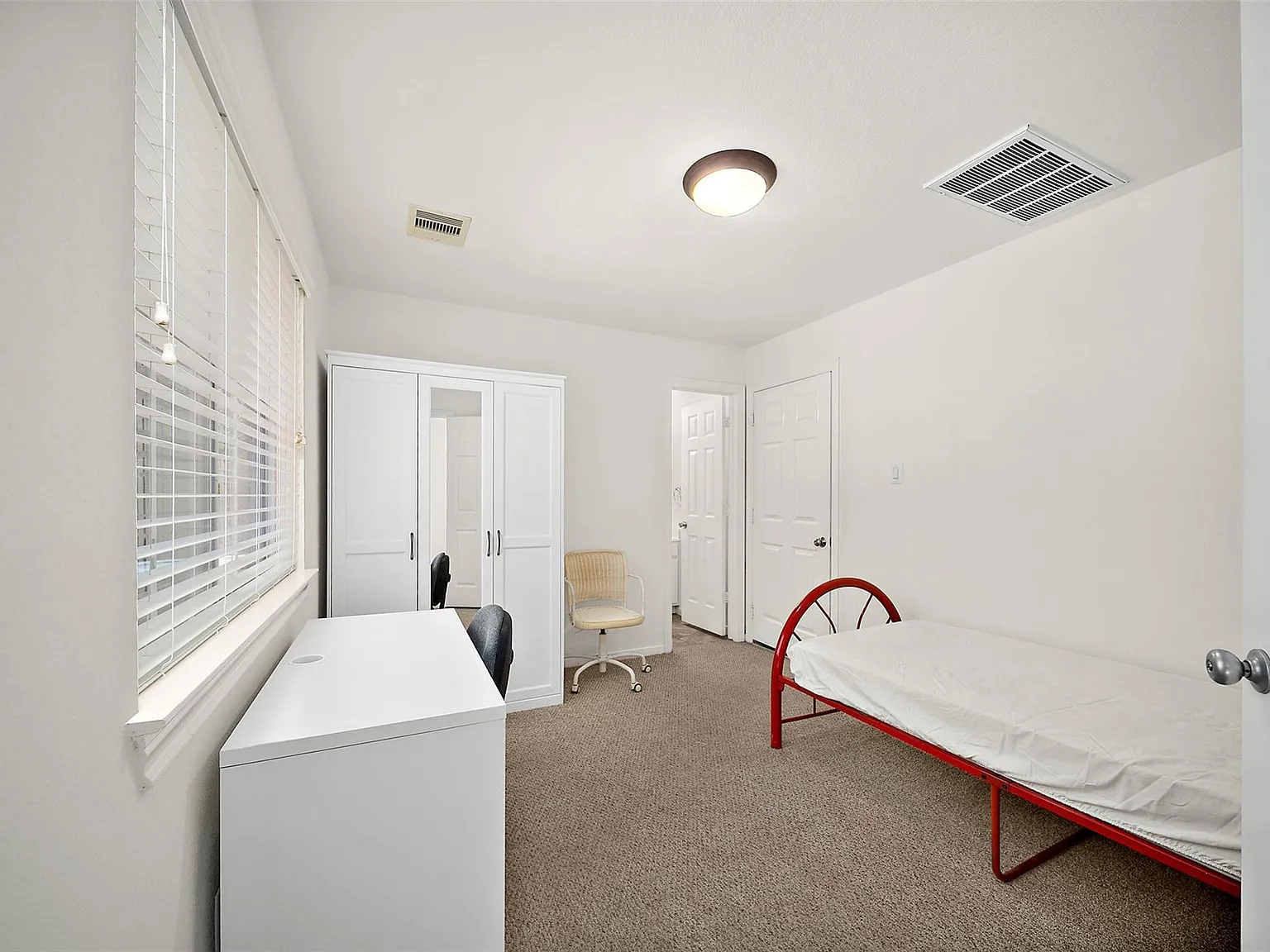3 bed, 3.5 bath, 1822 sqft, $1,950 — Photo 4