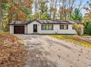 N1983 Evergreen Ln, Waupaca, WI 54981
