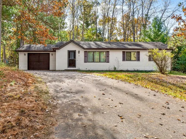 N1983 Evergreen Ln, Waupaca, WI 54981