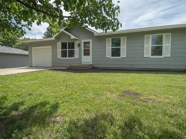 517 W Edgewood Dr, Edgerton, KS 66021