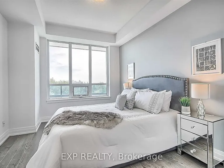 7167 Yonge St #523 — Photo 17