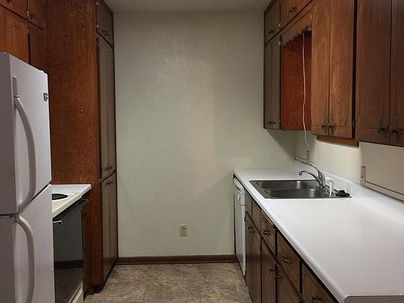 2nd image of 3721 Ivanhoe Dr