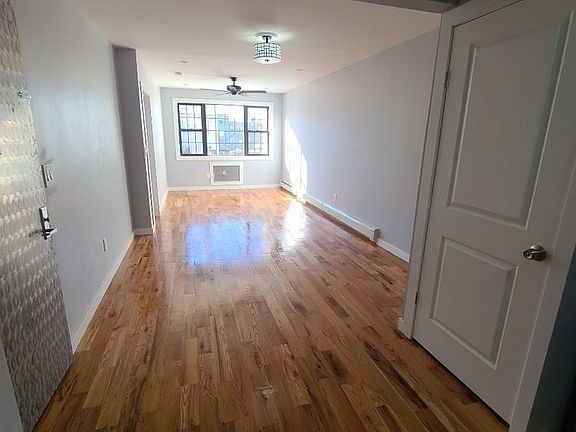 4th image of 533 Logan St Floor 2