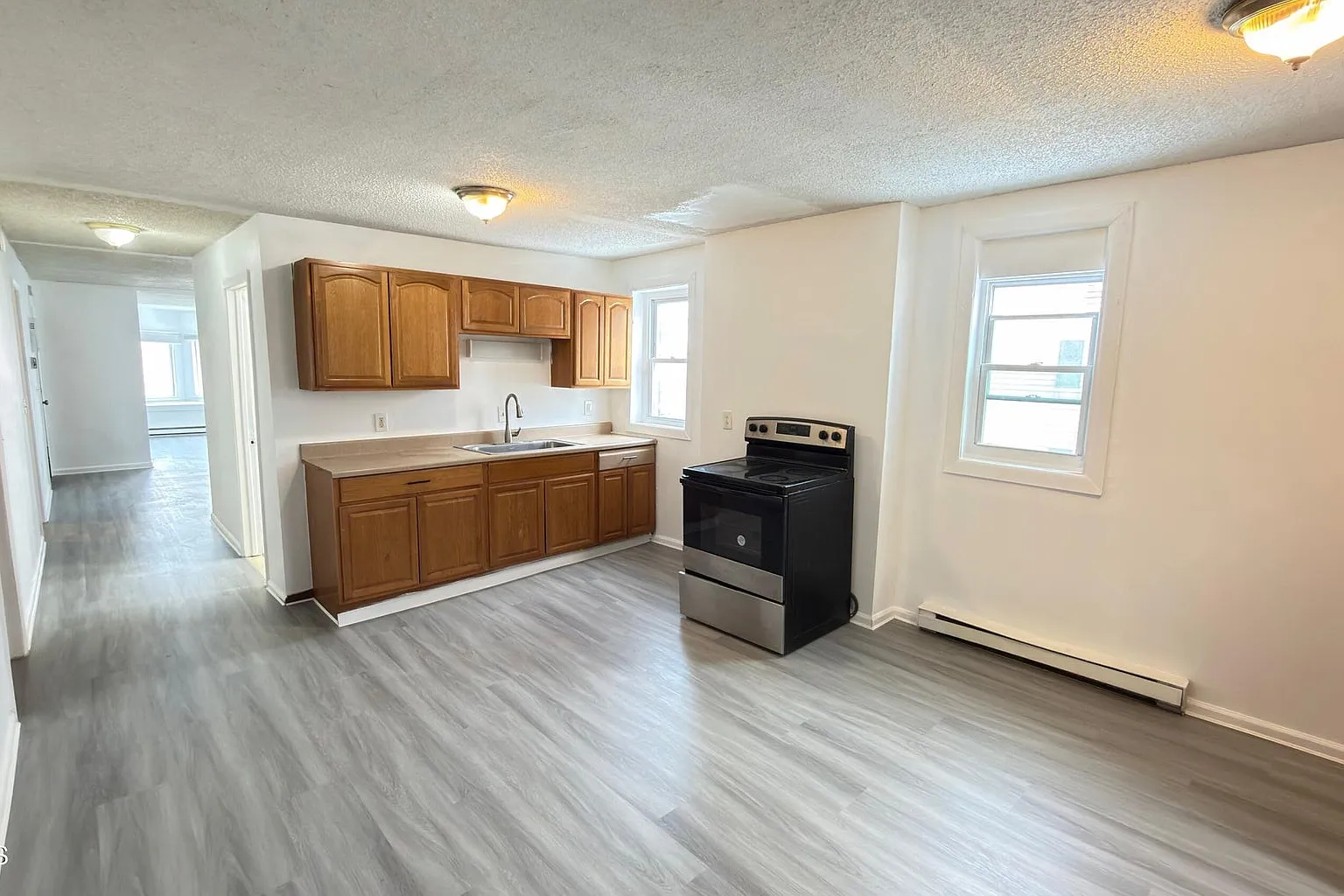 3 bed, 950 sqft, $1,325 — Photo 3