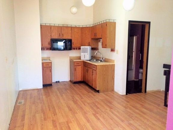 3rd image of 4725 Caprice Dr