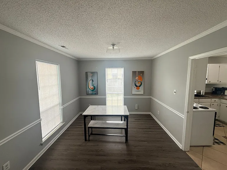 9501 Pondside Ln — Photo 3