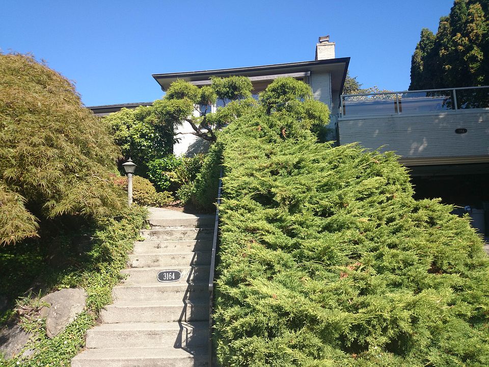 2nd image of 3164 W Laurelhurst Dr NE