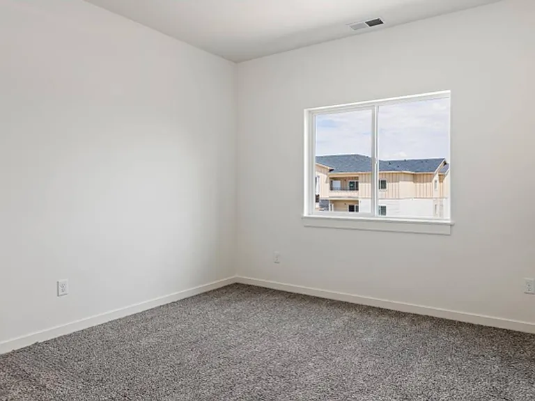 Hawk's Landing Apartments — Photo 33