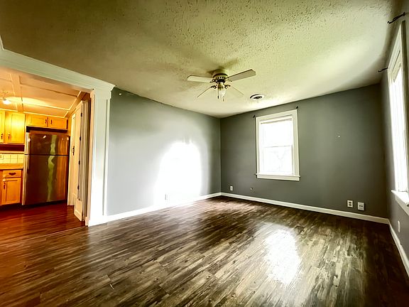 2nd image of 10607 Clarendon Ave