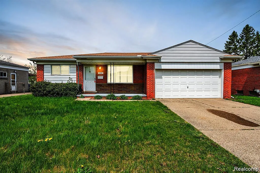 3 bed, 1.5 bath, 1128 sqft, $1,900 — Photo 1