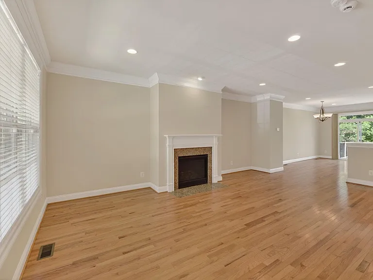 2942 Templehof Ct — Photo 8