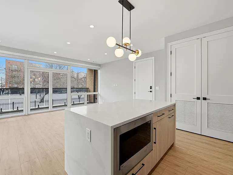 2355 W Flournoy St #102 — Photo 6