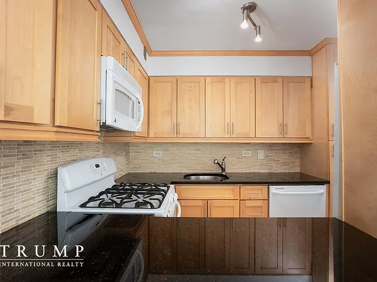 165 E 61st St #3C — Photo 8