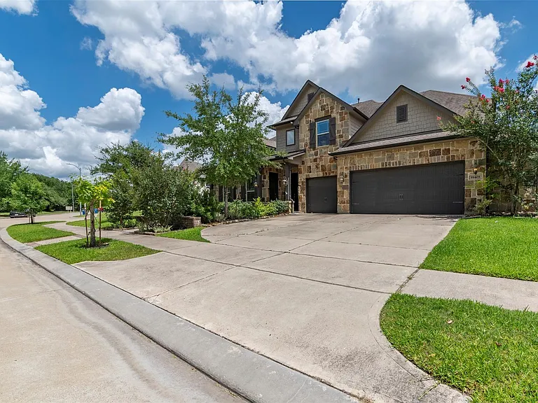 19403 Trinity River Dr — Photo 1