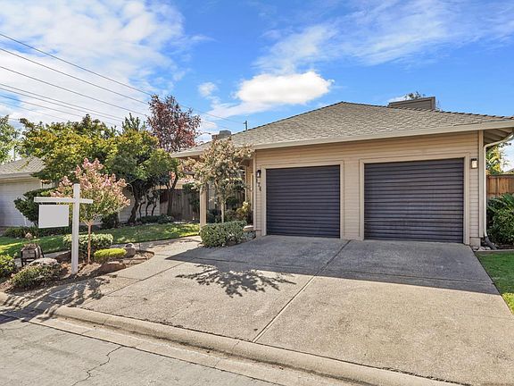 3rd image of 176 Rivergate Pl