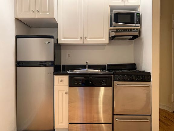 3rd image of 1588 York Ave APT 2B