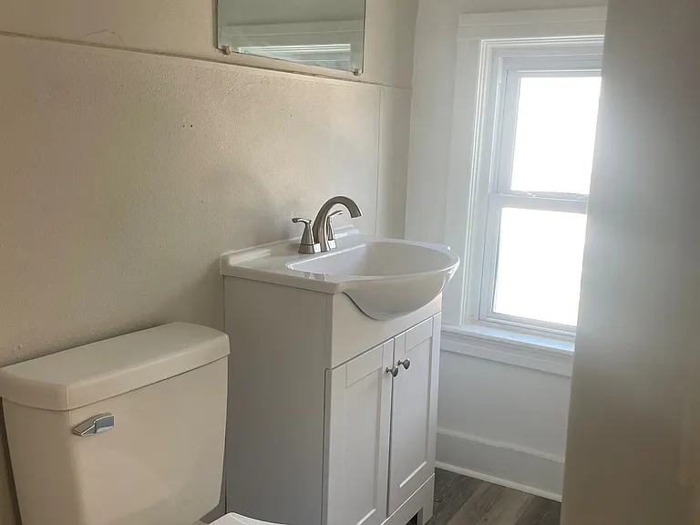 30 E 10th St #B — Photo 10