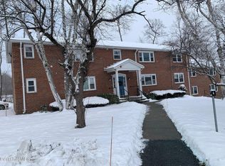 4 Morgan Mnr APT 4, Lenox, MA 01240