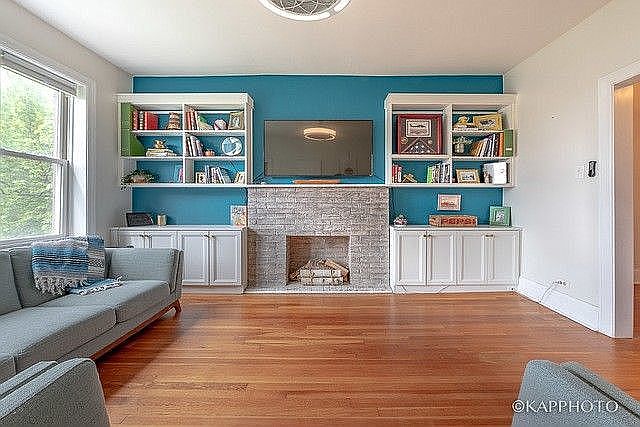 1st image of 3616 W Ainslie St #3