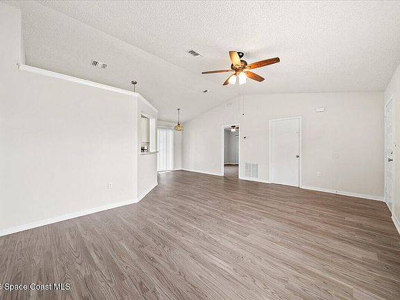 4th image of 360 Wendover Rd