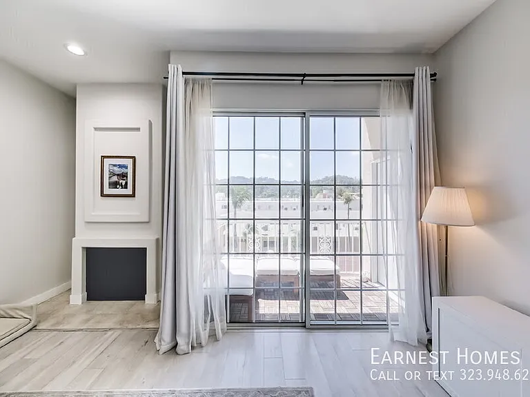 4348 Mammoth Ave #303 — Photo 2
