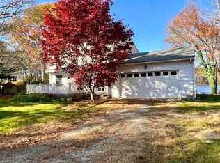 15 Red Brook Pond Dr, Pocasset, MA 02559
