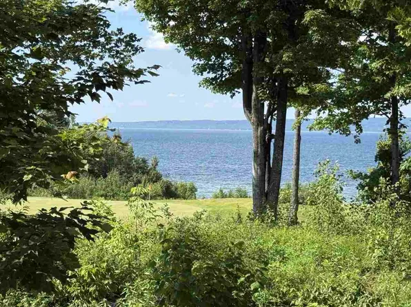 6114 Coastal Cliffs Ct, Petoskey, MI 49770