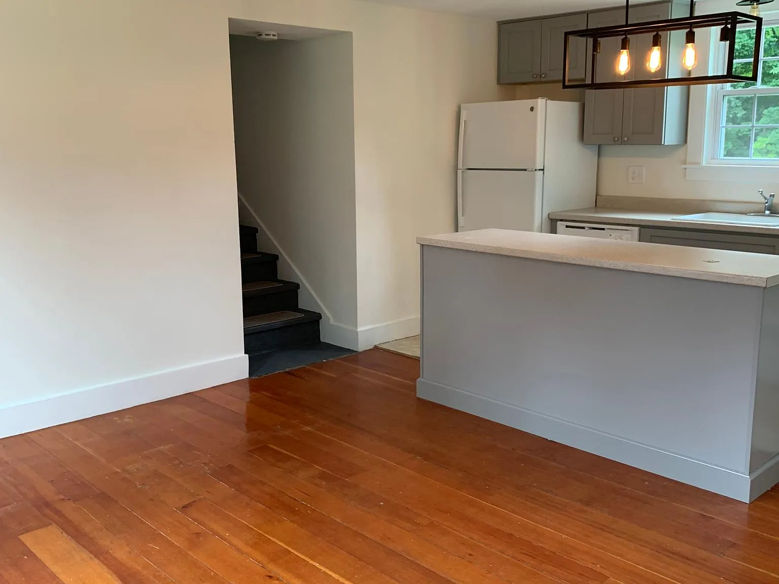 3 bed, 1200 sqft, $2,995 — Photo 2