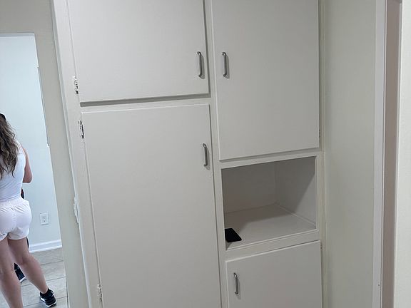 4th image of 717 School Ave #1/2