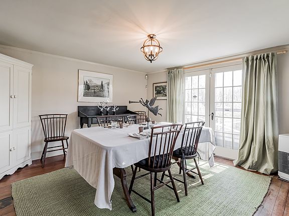 DR with French Doors to deck