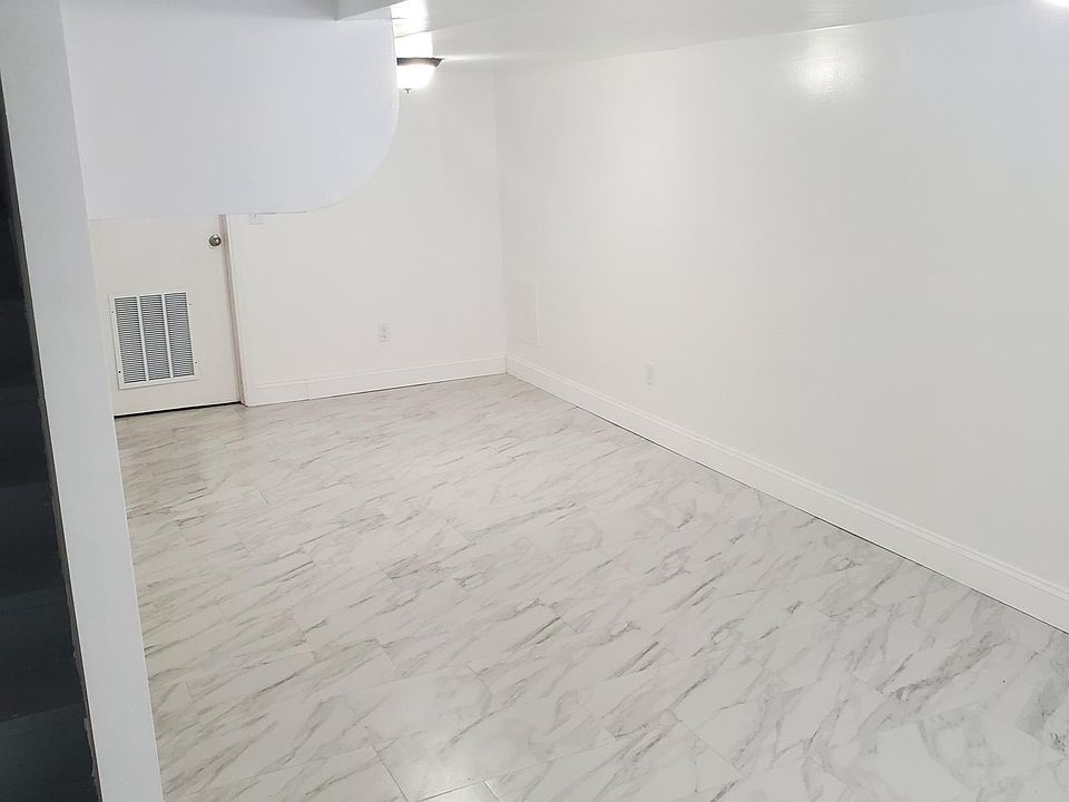1st image of 2009 S 23rd St #1