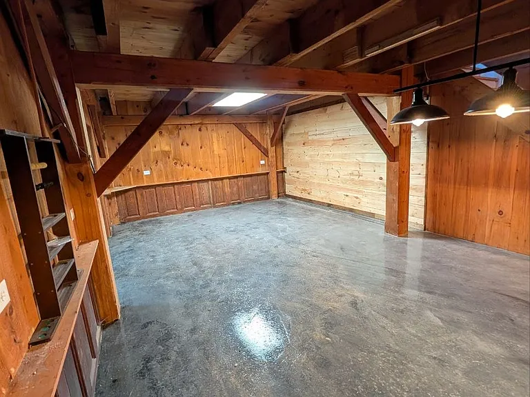 3582 Silvernail Rd — Photo 37