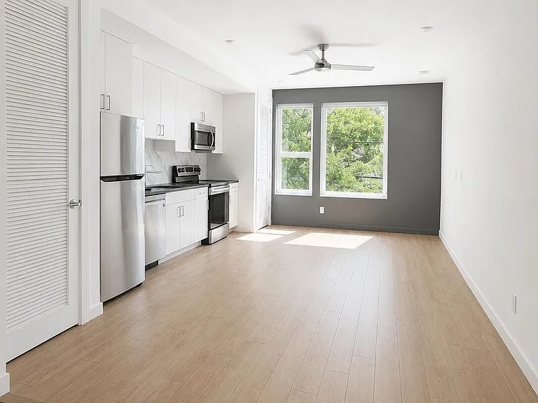 919 Castle St #204 — Photo 3