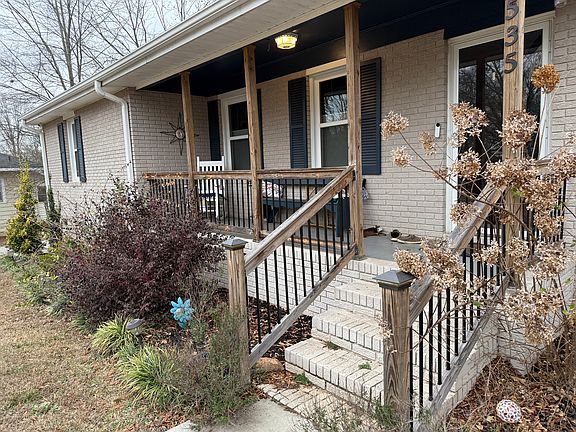 Nice front porch area