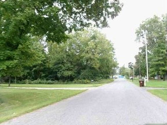 Exterior Neighborhood (street photo)