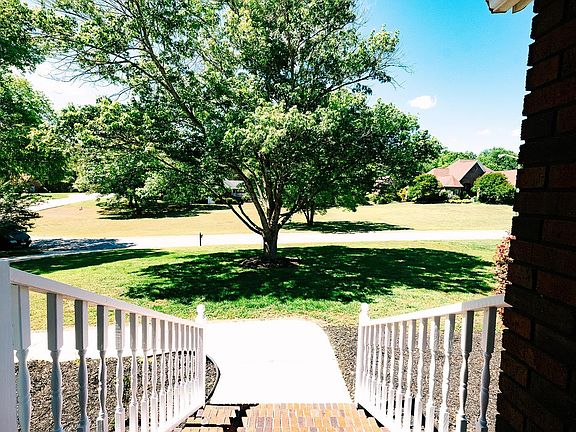 4th image of 109 Cameron Ln