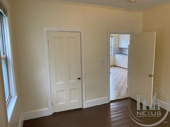 4th image of 16 Arlington St APT 1R