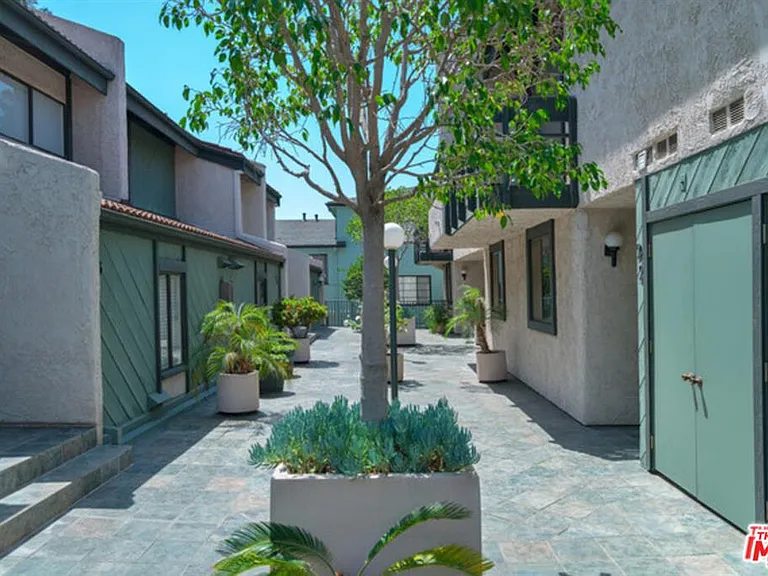 1937 S Beverly Glen Blvd #20 — Photo 7